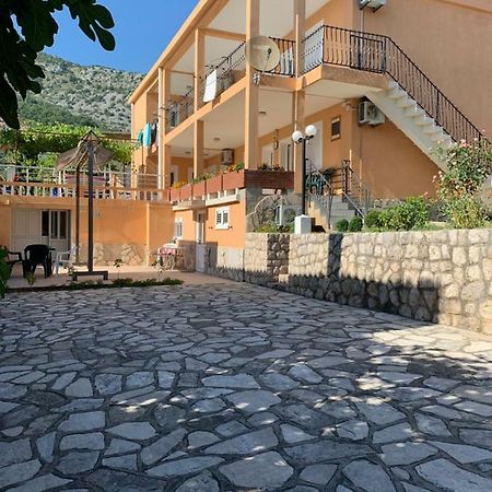 Apartments In Villa Viktoria Sutomore Bagian luar foto