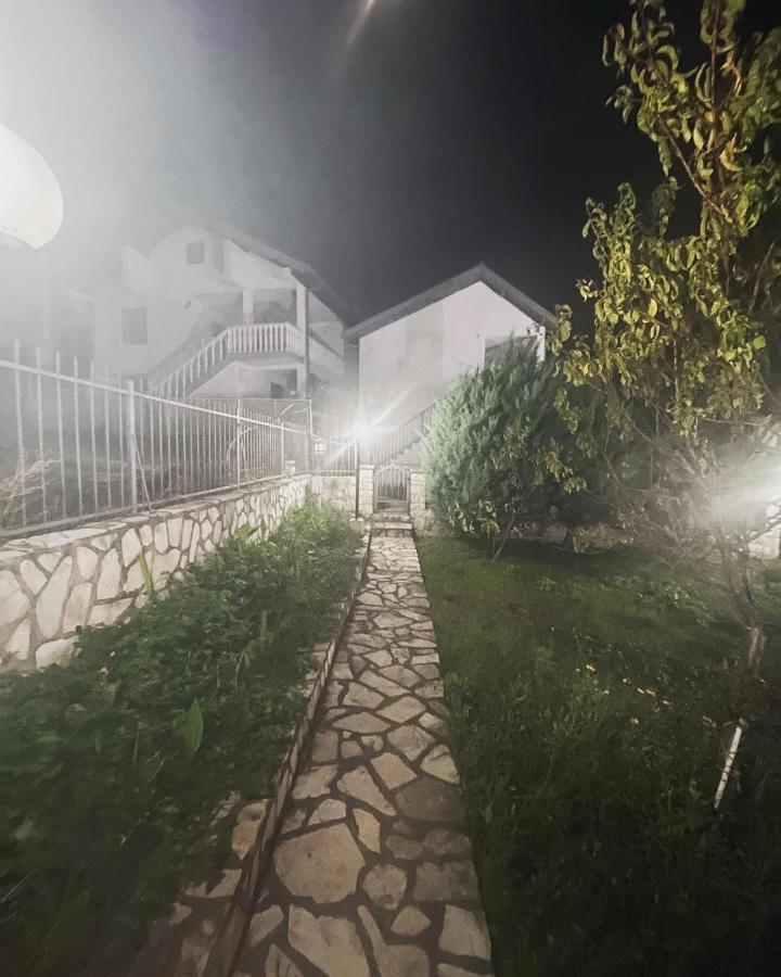 Apartments In Villa Viktoria Sutomore Bagian luar foto