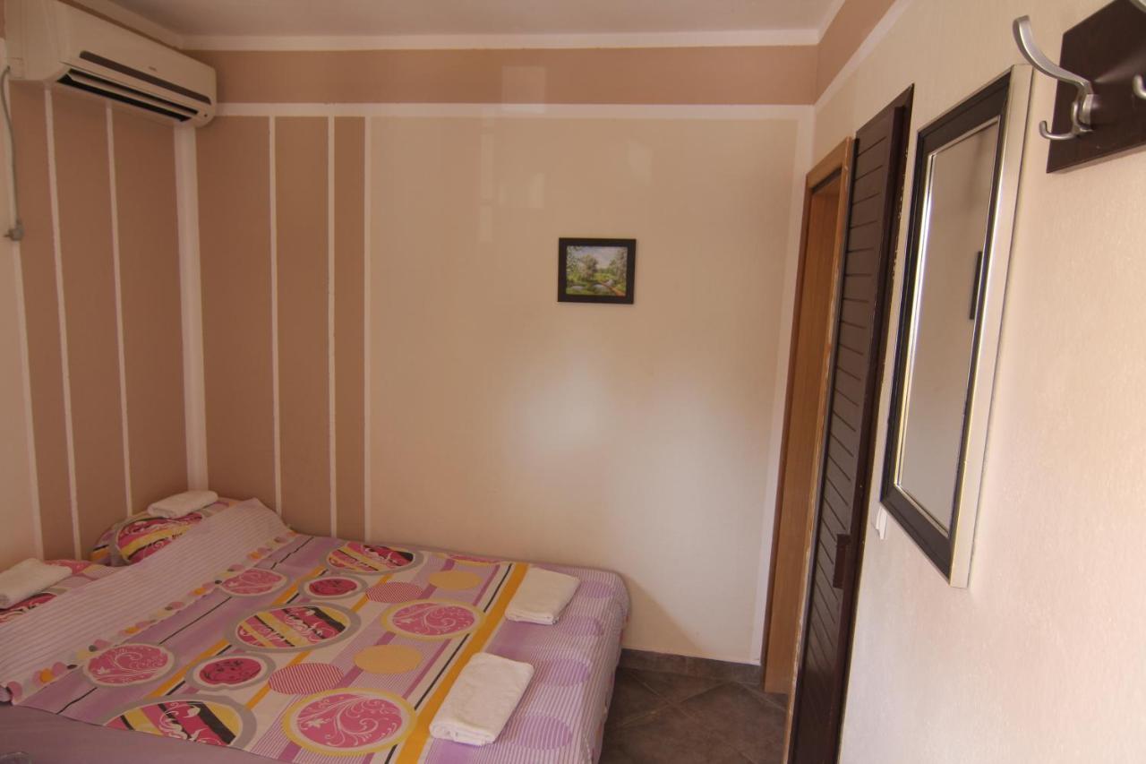Apartments In Villa Viktoria Sutomore Bagian luar foto