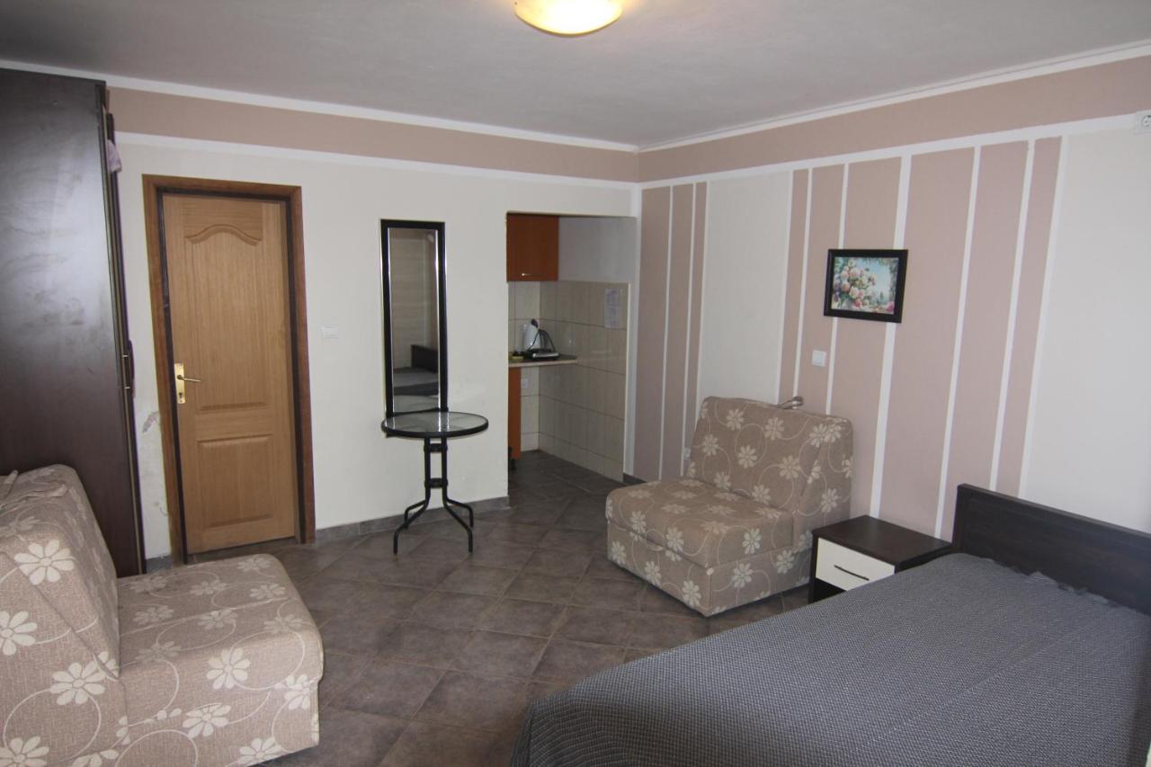 Apartments In Villa Viktoria Sutomore Bagian luar foto