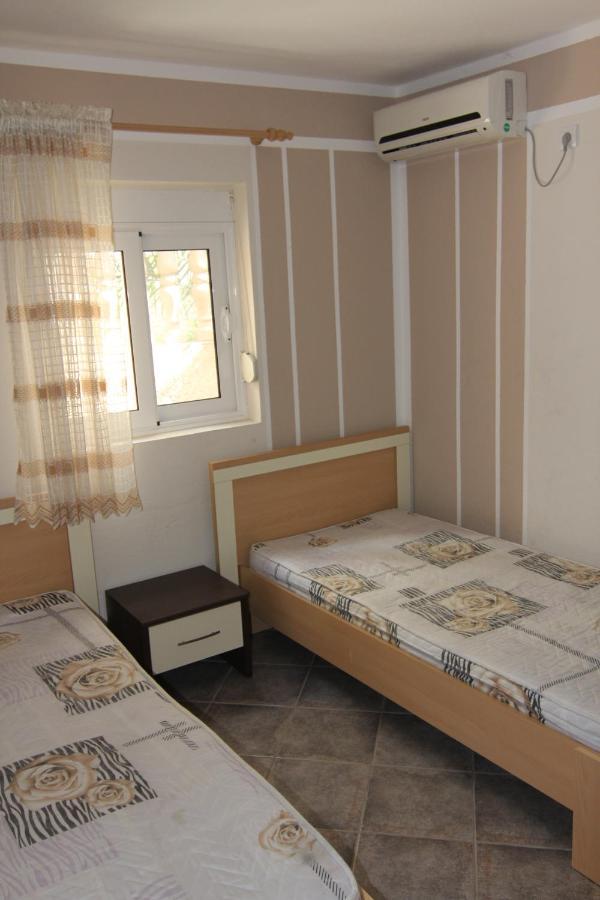 Apartments In Villa Viktoria Sutomore Bagian luar foto
