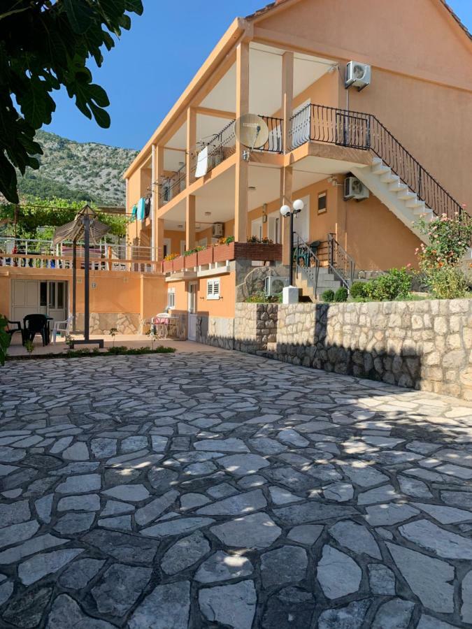Apartments In Villa Viktoria Sutomore Bagian luar foto